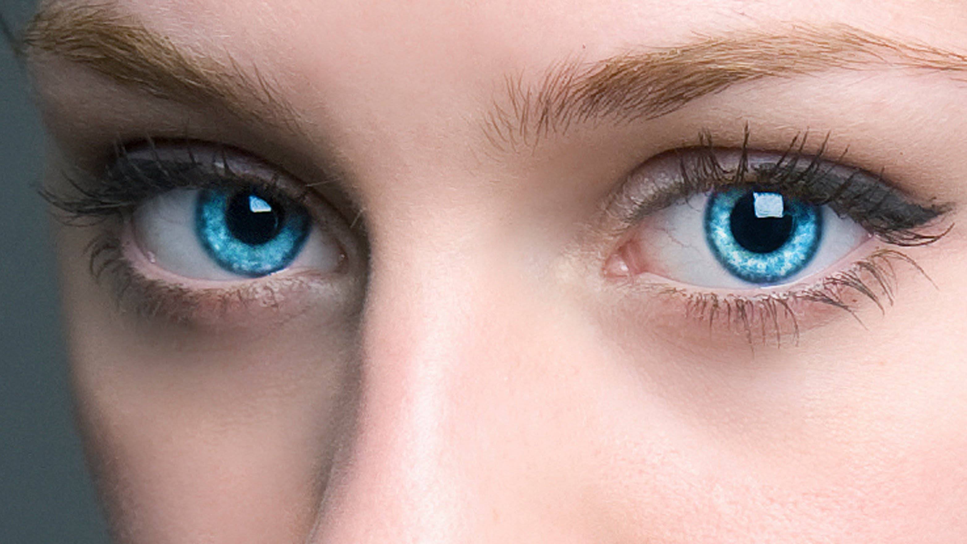 Кристально голубые глаза